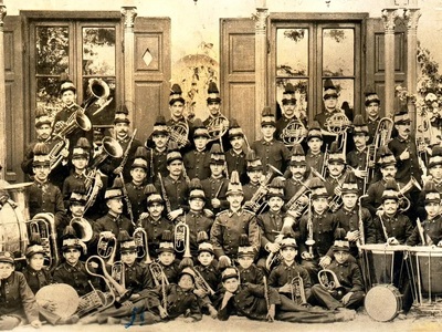 Η μπάντα της Φιλαρμονικής σε φωτογραφία του 1893.