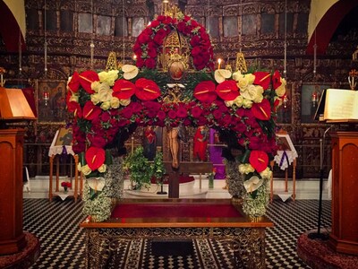 Η ελληνική φύση στολίζει με τα λουλούδια...