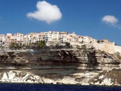 Χωριά του κόσμου με μαγική θέα, στην άκρ...