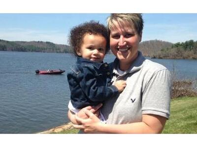 Γιατί η 36χρονη λεσβία μήνυσε την τράπεζ...