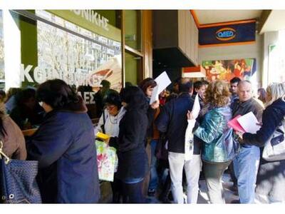 ΟΑΕΔ: Μόνο ένας στους δέκα ανέργους λαμβ...