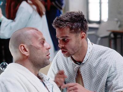 Αγνώριστος ο Μπρους Γουίλις μαζί με τον ...