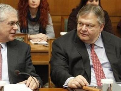 Αφόρητη πίεση της τρόικας για περικοπές ...