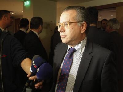 Κουμουτσάκος για το μπάχαλο με το online...