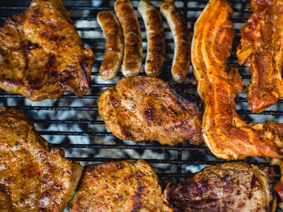 Κάναμε crash test σε σουβλάκια και λουκά...