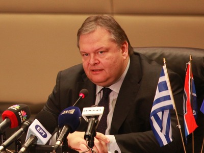 Αποχώρησαν οι δημοσιογράφοι από τη συνέν...