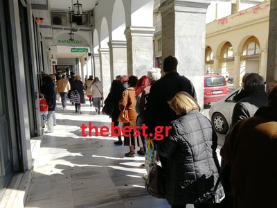 Πάτρα: Στην ουρά για το ΑΤΜ