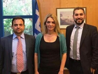 "Σηκώνει τα μανίκια" το υπουργ...