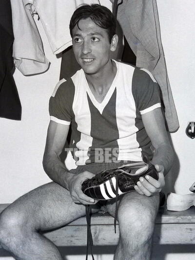 Χαμογελαστός στα αποδυτήρια (αρχείο Αργύρη Μακρή)