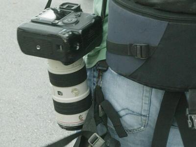 Nομάρχης ...ρίχνει μπουνιά σε δημοσιογράφο