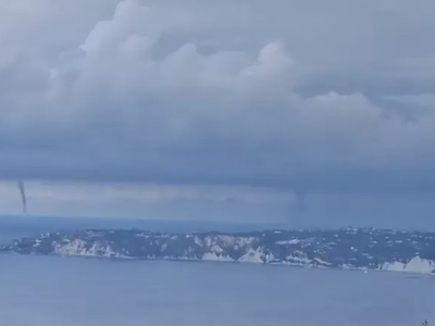 Κακοκαιρία: «Δίδυμοι» υδροσίφωνες στην Κ...