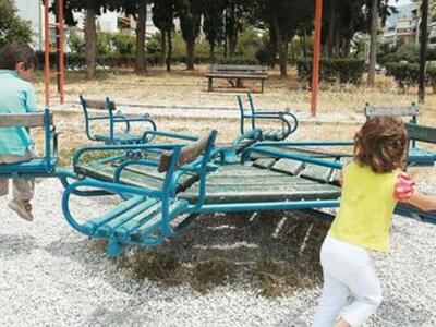Δυτική Ελλάδα: Παιδικές χαρές για... κλάματα