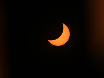 LIVE: Δείτε τη μερική έκλειψη ηλίου- Είν...