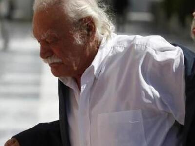 Γλέζος: Να φύγει από τώρα ο Σαμαράς και ...