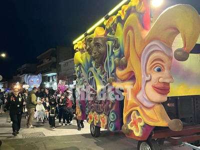 «Καρναβαλοπαντρέματα» πλημμύρισαν το Νότ...