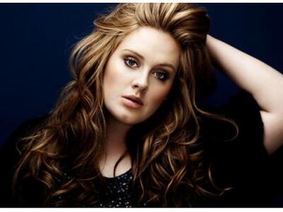 H διάσημη τραγουδίστρια Adele είναι έτοι...