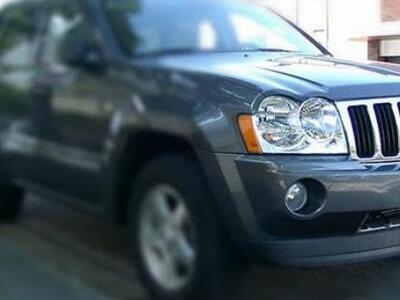 Πάτρα: Κυκλοφορεί με το τζιπ και μοιράζε...