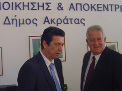 Ο Δήμαρχος Ακράτας καταγγέλλει κομματικά...