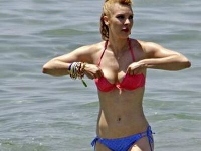 Πήρε "φωτιά" η παραλία της Βου...