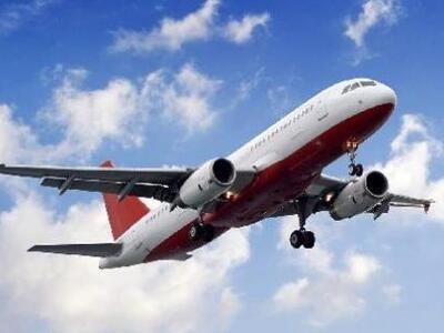 Αεροσκάφος με προορισμό τη Ρόδο προσγειώ...