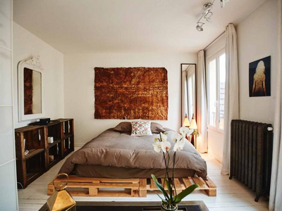 ΑΑΔΕ: Έλεγχοι στα «κρυφά» Αirbnb- Τα κόλ...