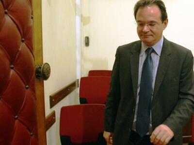 Παπακωνσταντίνου: «Μη βιάζεστε να με τελειώσετε» 