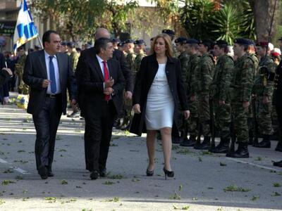 Φώφη Γεννηματά με τον βουλευτή Θ. Παπαθεοδώρου