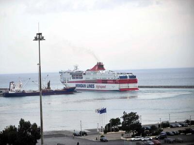 Πάτρα:Έπιασαν νέο λιμάνι δύο πλοία-Ξεκίν...