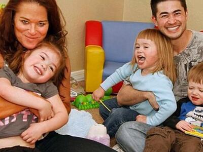 Ο πρώτος έγκυος άνδρας τοποθέτησε συσκευ...