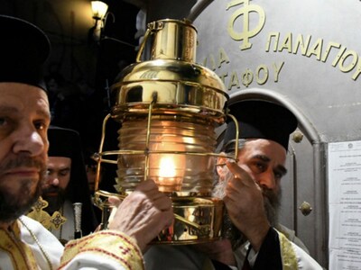 Live: Το Άγιο Φως έφθασε στην Αθήνα - Η ...