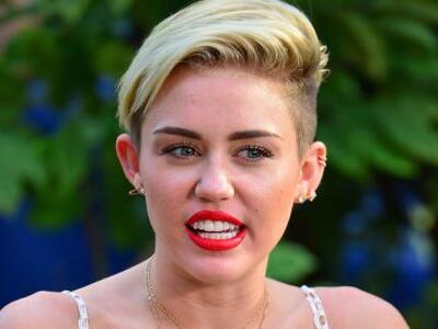 Η Miley Cyrus βρήκε παρηγοριά στον κολλη...