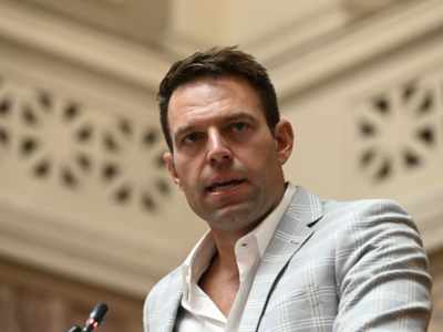 Ο Κασσελάκης για ελεύθερους επαγγελματίε...