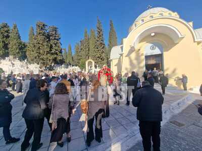 Πάτρα: Η Περιφορά του Επιταφίου στο Α΄ Δ...