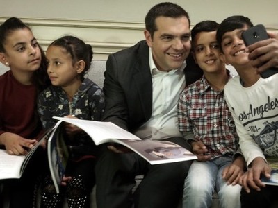 Χαμόγελα, παραμύθια και selfies με μικρο...