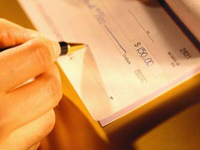 Με επιταγές στο εξής οι πληρωμές στις Εφορίες