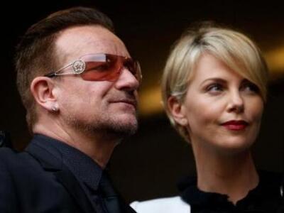 Η έκπληξη των U2 στην παρουσίαση του iPh...