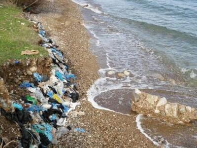 Τα απορρίμματα στην Αιγιάλεια παραμένουν στο κύμα!