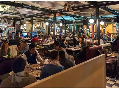 Κάθε Σάββατο μεσημέρι ζωντανή μουσική συ...