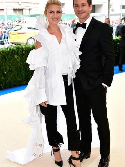 ΚΛΕΡ ΝΤΕΙΝΣ ΜΕ  MONSE