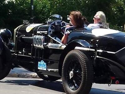 Το απίθανο αμάξι που κυκλοφορούσε στην Π...