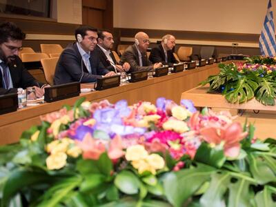 Η χειραψία Ομπάμα - Τσίπρα στο γεύμα του...