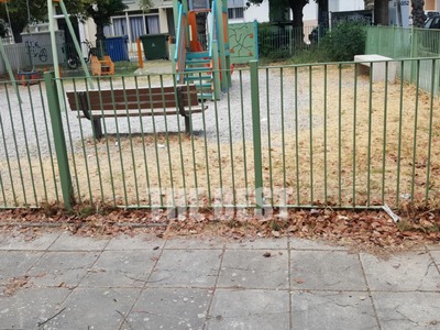 Πάτρα: Η παραμελημένη πλ. Αγίας Τριάδος-...