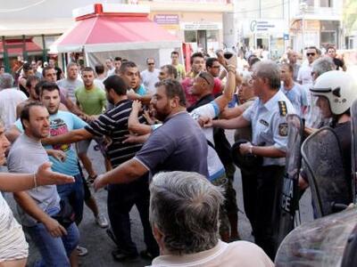 Αιτωλικό: Περιπολούν με καδρόνια οι κάτο...