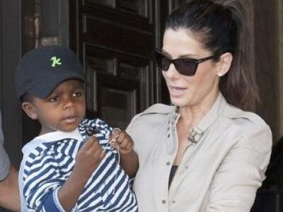 Άγνωστος εισέβαλε στο σπίτι της Μπούλοκ ...