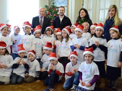 Τα Μωραίτικα κάλαντα έψαλαν μικροί μαθητ...