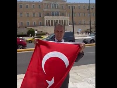 Τούρκος πολιτικός άνοιξε τουρκική σημαία...