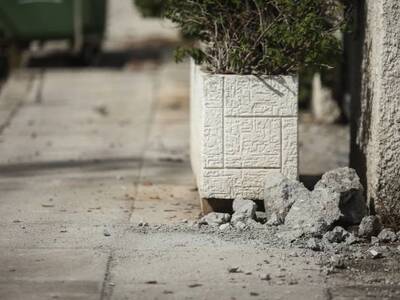 Κόμβος Κουρτέση: Αποκολλήθηκαν μεγάλα κο...