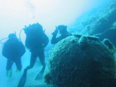 Εντοπίστηκαν νάρκες σε πολυσύχναστη παρα...