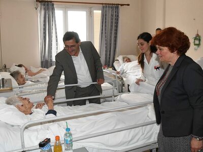 Στα ιδρύματα της Πάτρας για ευχές ο δήμαρχος 