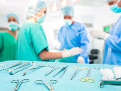 Ν. Αφρική: Εγχείριση καρδιάς σε ασθενή.....